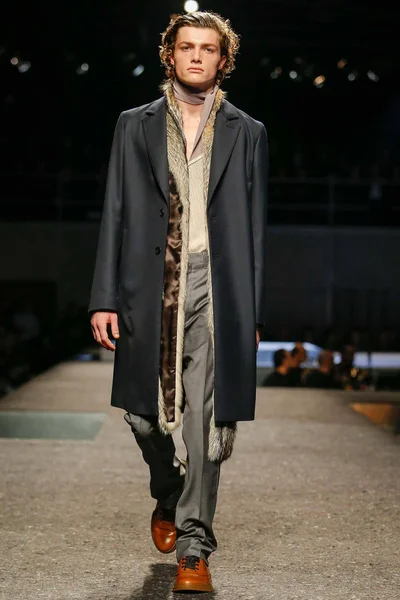 Look 38